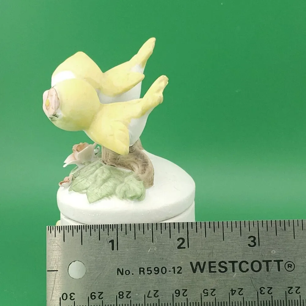Vtg Lefton Kissing Lovebirds, Yellowbirds Trinket Jewelry Box 3 inch Tall Cute